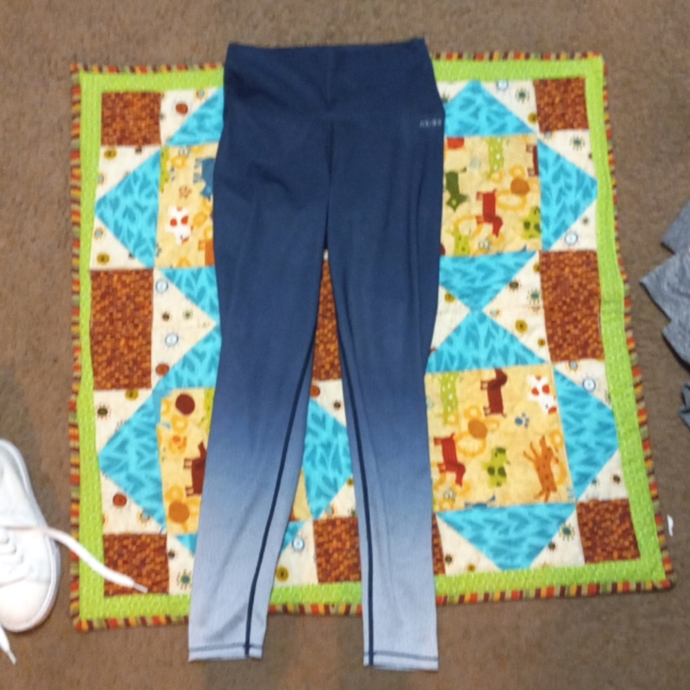 Ar-33 ombre colors size small